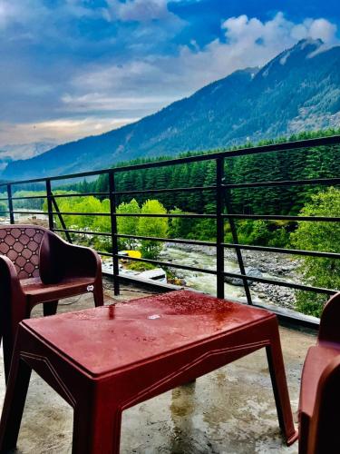 Link Way Hotel # Near Mall Road # Parking # Mountain view # River view Rooms - Manali