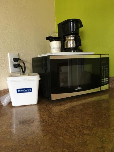 อาหารและเครื่องดื่ม, ทราเวลลอดจ์ บาย วินด์แฮม แฟร์ฟิลด์/นาปา แวลเลย์ (Travelodge by Wyndham Fairfield/Napa Valley) in แฟร์ฟิลด์ (CA)