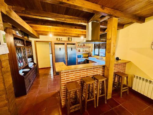 Sierra de San Vicente-Rural House-Garciotum-Toledo in Castillo De Bayuela