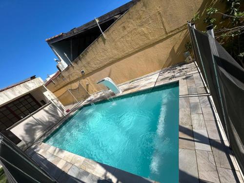 Swimming pool, Casa com Piscina e churrasqueira - 100 metros da praia- 4 Dorm para ate 13 pessoas in Jardim Virginia
