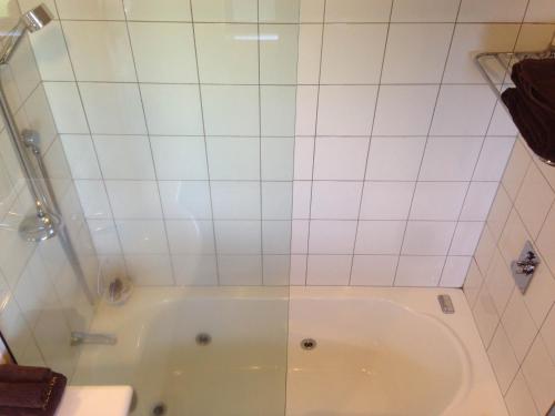 Azena Suites & Apartment Room Type - Deluxe Double or Twin Studio with Spa Bath