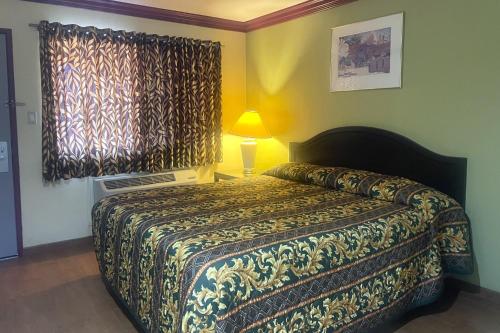 Sun Star Inn - image 10