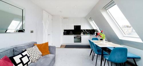 Impressive South Kensington Central Apartment - sleeps up to 6 - next to Museums direct from Heathrow - image 5
