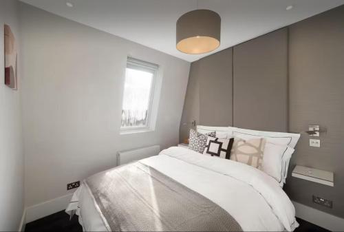 Impressive South Kensington Central Apartment - sleeps up to 6 - next to Museums direct from Heathrow - image 8