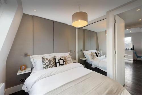 Impressive South Kensington Central Apartment - sleeps up to 6 - next to Museums direct from Heathrow - image 4