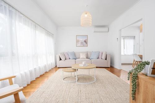 Dromana House 300m to Beach with Big Backyard – khách sạn tại Dromana / McCrae