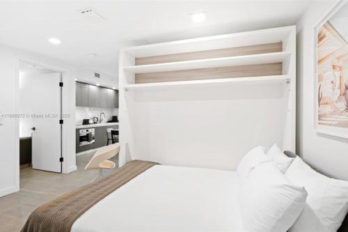 Spacious Ocean View Studio Downtown Pool Gym in Other