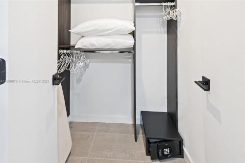Spacious Ocean View Studio Downtown Pool Gym in Other