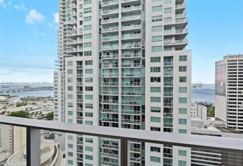 Spacious Ocean View Studio Downtown Pool Gym in Other