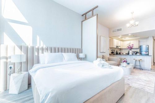 Stylish Studio in JVC with Pool and Gym Access - main image