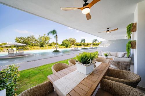 Aqua Luxe Opulence Vista Piscina & Golf · by Sun5