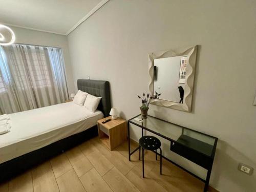 Amazing apt in Athens close to Metro Station - image 4