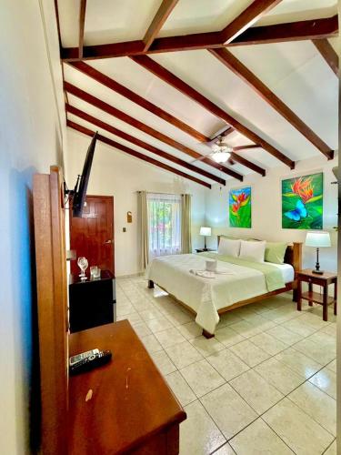 Loma Real Hot Springs Bed & Breakfast