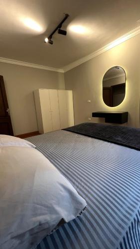 2 bedrooms, 6 beds