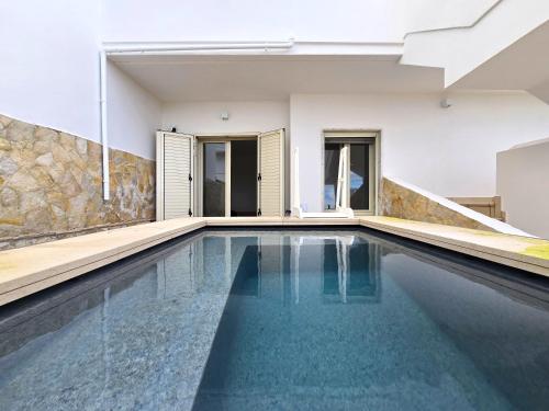 3 bedrooms, 6 beds