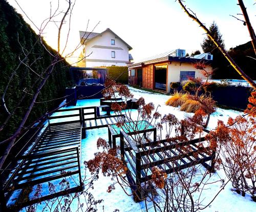 DELUXE Dom z sauną i jacuzzi w otoczeniu gór, lasu i jeziora (DELUXE Dom z sauna i jacuzzi w otoczeniu gor, lasu i jeziora) in Bjerna