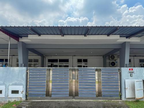 Exterior view, Family Landed 2BR House with Coway Free WiFi and Netflix for 8 Guests in Kamunting