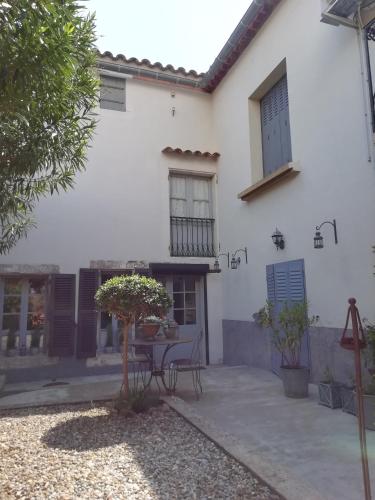 La maison de la fontaine in Villeneuve-Minervois