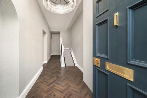 Near Transport - Fireplace - WiFi - Sleeps 2 - image 7
