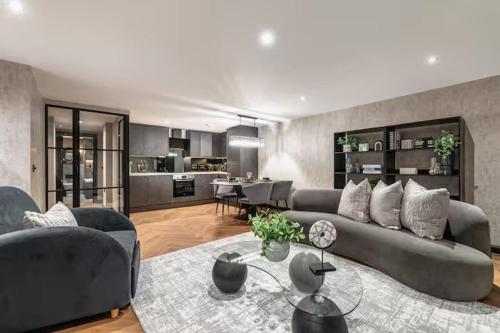 Near Transport - Fireplace - WiFi - Sleeps 2 - image 10