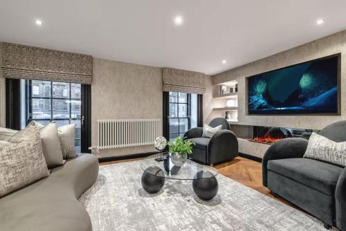 Near Transport - Fireplace - WiFi - Sleeps 2 - image 9