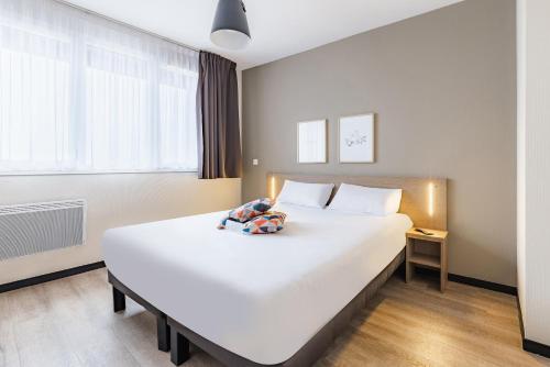 2 bedrooms, 4 beds