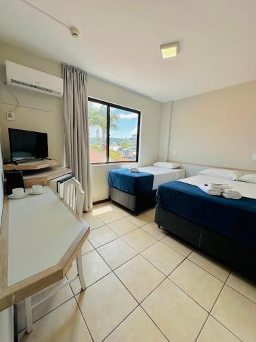 1 double bed, 1 twin bed