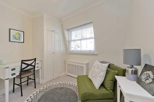 Sweet Marble Arch 2 Bedroom Mews House - image 13
