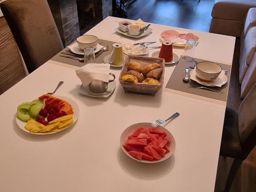 อาหารและเครื่องดื่ม, Mãe Maria House Guest House WAY Santiago (Mae Maria House Guest House WAY Santiago) in วิลลา โด คอนเด