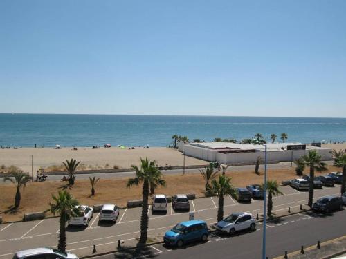 Appartement T2 rénové, 4 couchages, parking, face plage, centre de Saint-Cyprien - FR-1-106-74