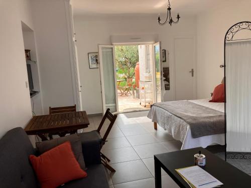 Studio Mas Pierre chambre d'hôte Riunoguers