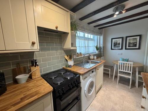 Pretty Cottage in Harleston, Norfolk, dog friendly in 哈爾斯頓