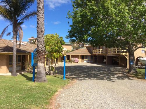 Kert, Como Lodge in Merimbula