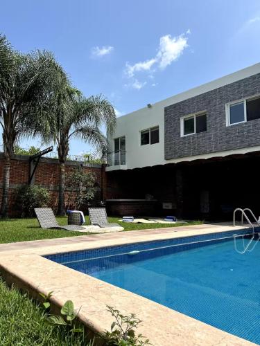 Villa privada con alberca cerca del aeropuerto – khách sạn tại San Buenaventura