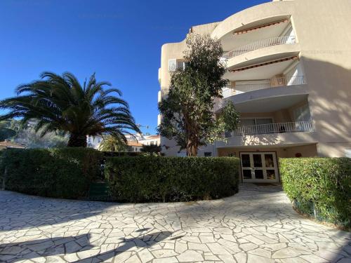 T3 Climatisé, Calme, Proche Plages et Commerces, Terrasse et Parking - FR-1-100-322