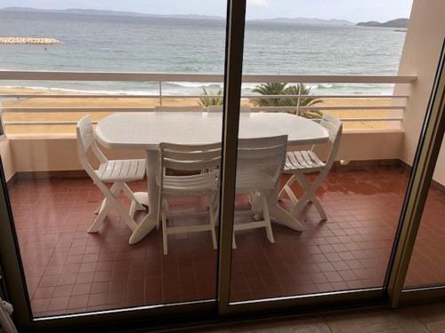 Appartement T2 au Lavandou avec Garage et Balcon - FR-1-308-57 - image 3