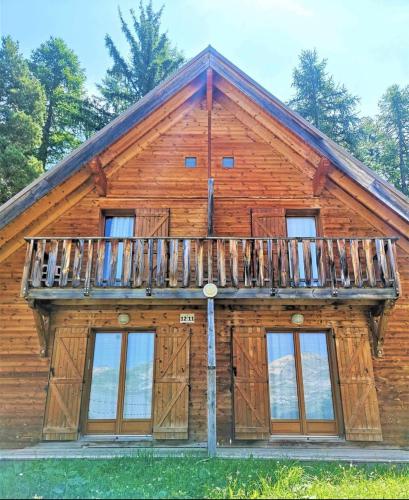 Petit chalet de montagne - 7 personnes - piscine et sauna