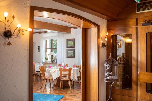 Restorāns, Hotel Gästehaus Hirsch (Hotel Gastehaus Hirsch) in Remseck am Neckar