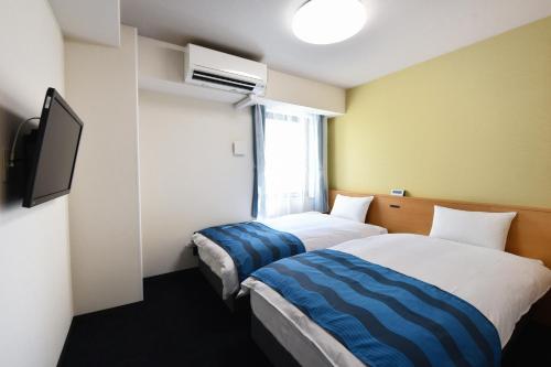 2 twin beds