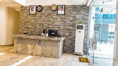 ROYAL MODAK RESORT AND HOTEL in อีบาดัน