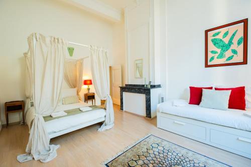 Cosy Traditional Old Stone Townhouse in Bastide