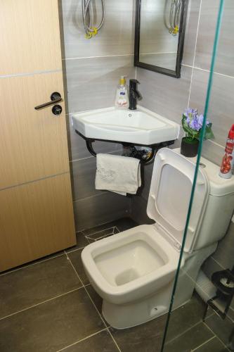 Urban Haven Suites - image 3