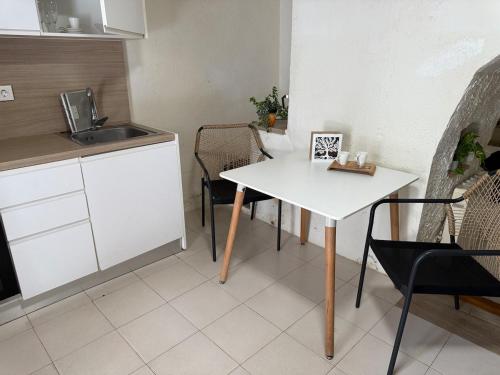 Konyha, Precioso apartamento en masia del s XIV in San Jordi Desvalls