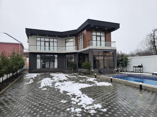 Villa Wolverine, Gabala