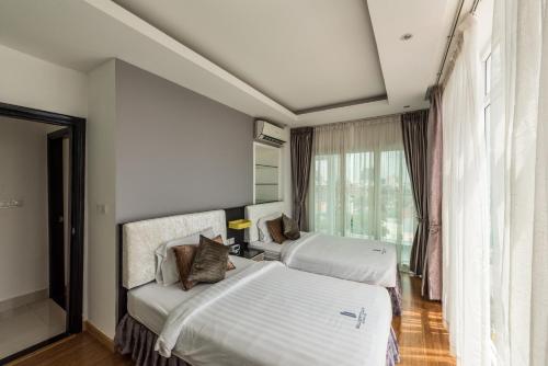 Three-Bedroom Apartment image 5