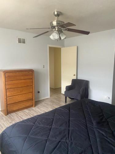 Guestroom, Stunning Brick Tri Level Home 420 friendly in Matteson (IL)