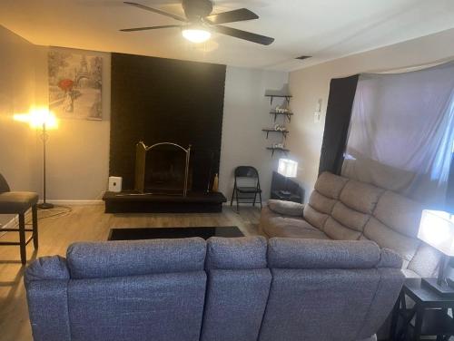 Stunning Brick Tri Level Home 420 friendly in Matteson (IL)