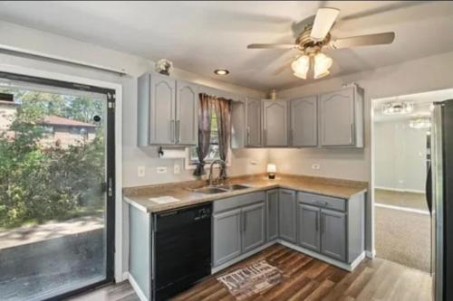 Stunning Brick Tri Level Home 420 friendly in Matteson (IL)