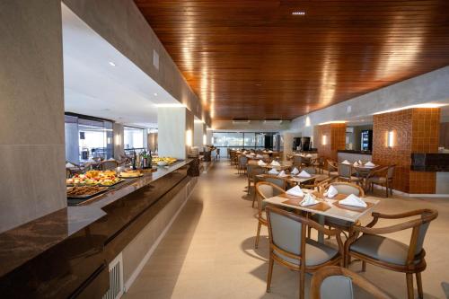 Restaurant, Maceio Atlantic Suites in Maceio