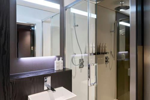 room detail thumbnail 2